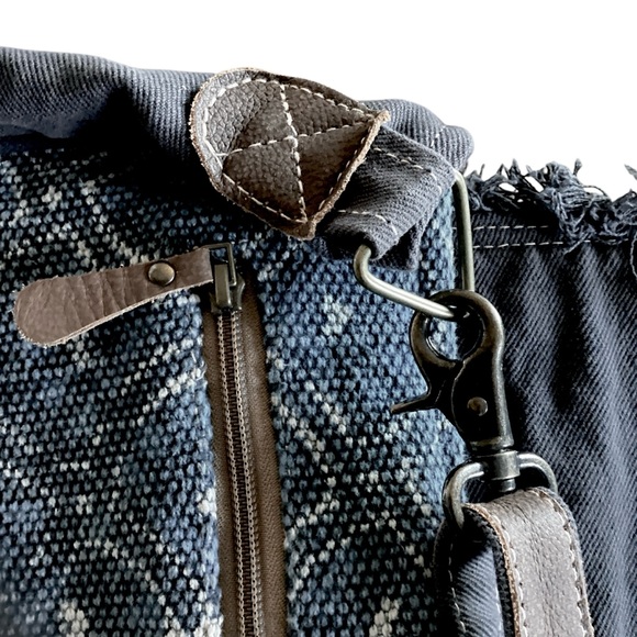 Myra Handbag Western Boho Cowhide Crossbody Leather & Canvas Cowgirl Zip Up Bag - Picture 5 of 16